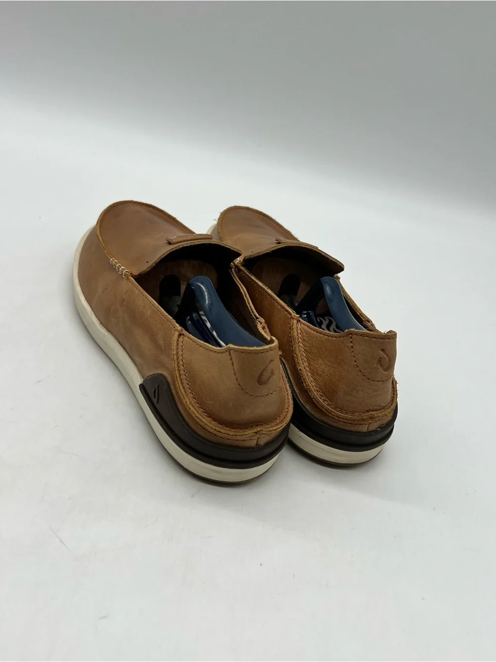 OluKai Kakaha Men’s Sz 10 Brown Leather Casual Comfort Slip On Loafers Shoes.